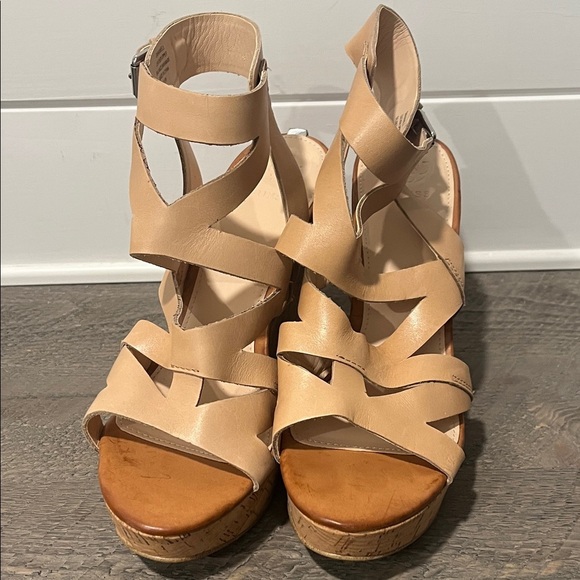 Guess Hennele Sandals Size 9.5 ***CLEARANCE*** - Picture 5 of 7